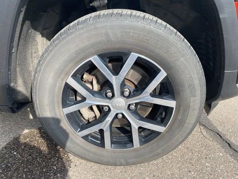 Certified 2023 Jeep Grand Cherokee L Limited AWD/4WD image 37