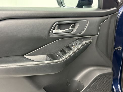 Used 2024 Nissan Rogue SV FWD image 28