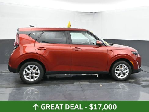 Used 2025 Kia Soul LX w/ LX Technology Package FWD image 13