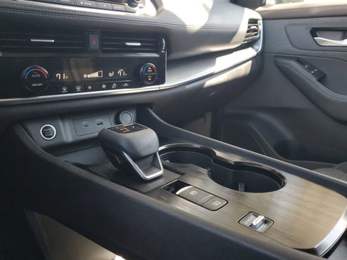 Used 2023 Nissan Rogue SV image 27