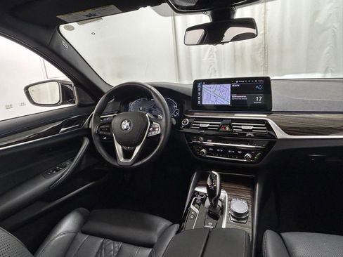 Used 2023 BMW 530e xDrive w/ Premium Package image 11