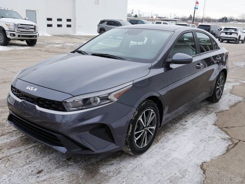 Used 2022 Kia Forte LXS image 4