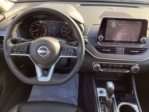 Used 2025 Nissan Altima 2.5 SR AWD/4WD image 16