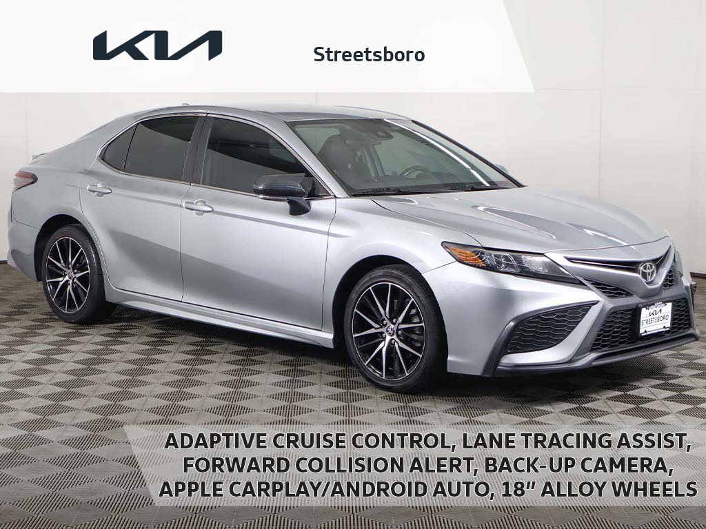 Used 2022 Toyota Camry SE FWD image 1