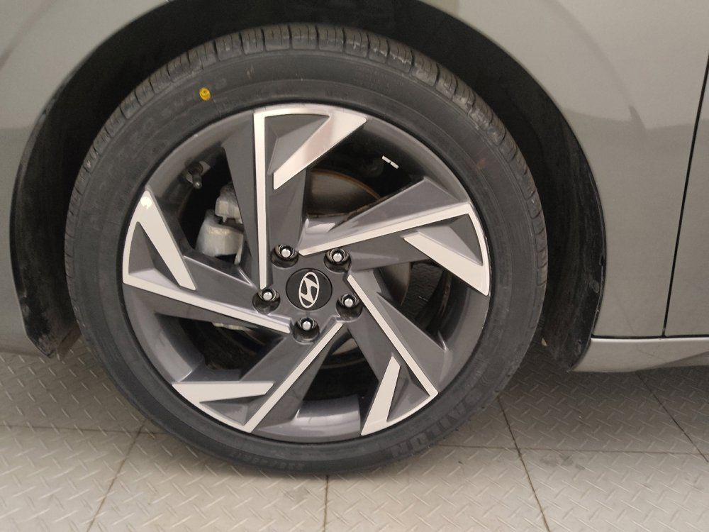 Used 2025 Hyundai Elantra SEL FWD image 31