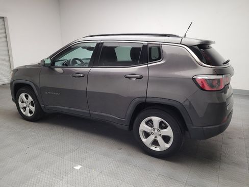 Used 2018 Jeep Compass Latitude FWD image 3