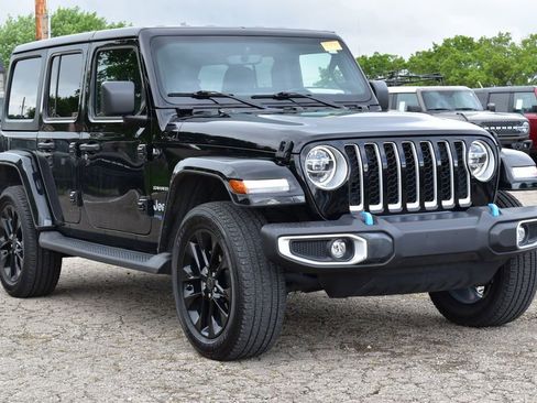 Used 2022 Jeep Wrangler Unlimited Sahara w/ Cold Weather Group AWD/4WD image 3
