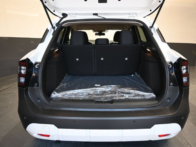 Used 2025 Nissan Kicks SV AWD/4WD image 13