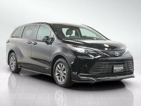 Used 2021 Toyota Sienna XLE AWD/4WD image 7