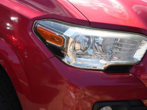 Used 2020 Toyota Tacoma SR5 RWD image 14