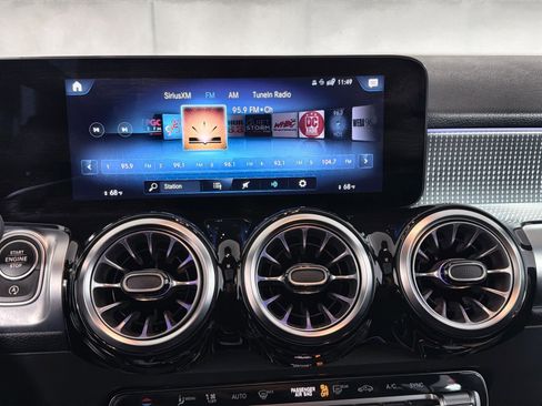 Used 2022 Mercedes-Benz GLB 250 4MATIC image 18