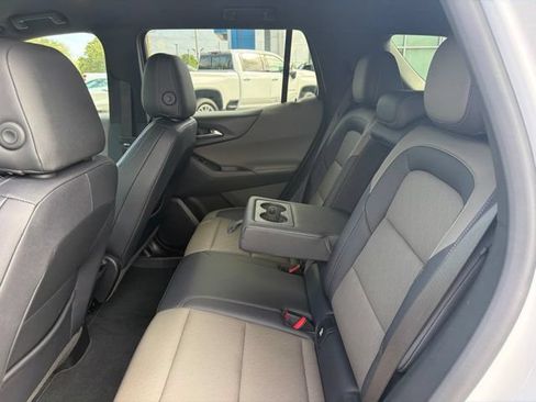 Used 2025 Chevrolet Equinox LT w/ Convenience Package II FWD image 9