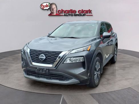 Used 2022 Nissan Rogue SV FWD image 1