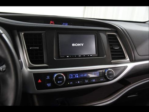 Used 2019 Toyota Highlander Limited AWD/4WD image 9
