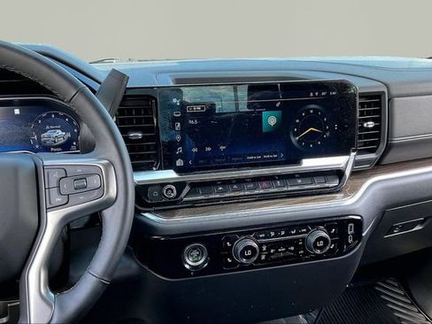 Used 2023 Chevrolet Silverado 1500 LT AWD/4WD image 9