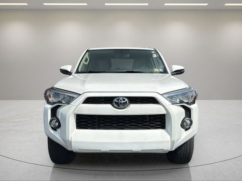 Used 2018 Toyota 4Runner SR5 Premium AWD/4WD image 2