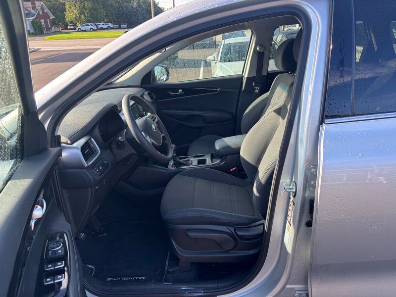 Used 2020 Kia Sorento LX AWD/4WD image 9