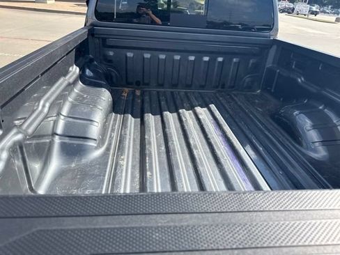 Used 2025 Nissan Frontier SV RWD image 5
