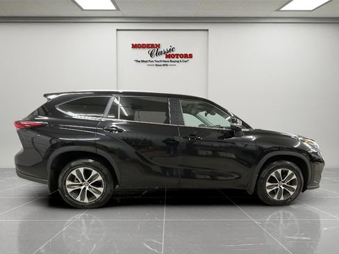 Used 2024 Toyota Highlander XLE image 8