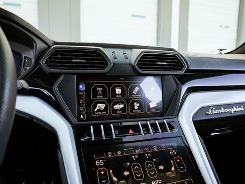 Used 2019 Lamborghini Urus AWD/4WD image 10