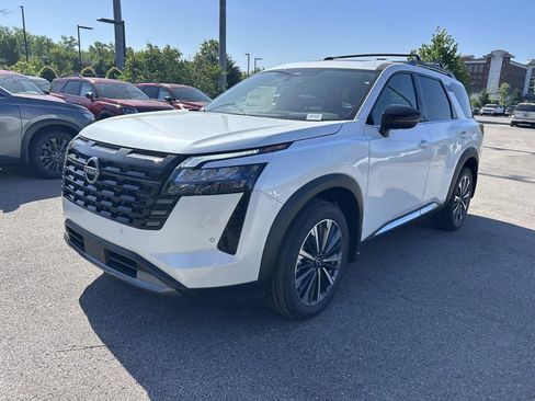 New 2026 Nissan Pathfinder Platinum AWD/4WD image 3