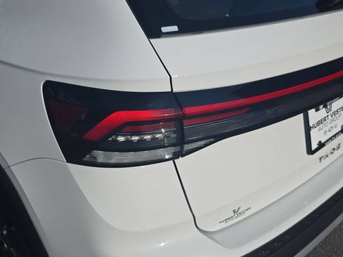 Used 2025 Volkswagen Taos S FWD image 34