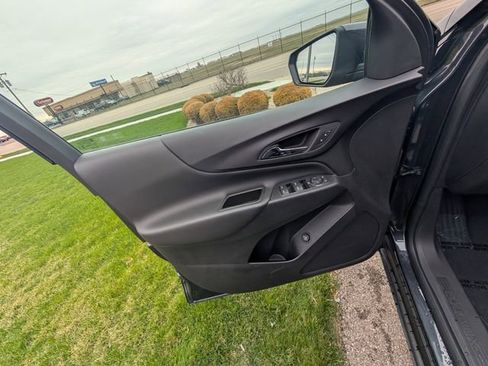 Used 2023 Chevrolet Equinox LT image 14