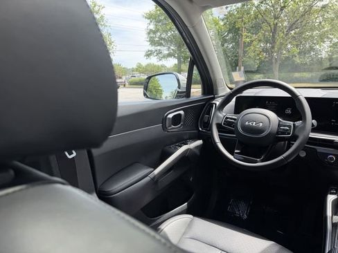 Certified 2025 Kia Sorento S w/ Panoramic Sunroof Package FWD image 41