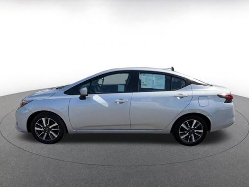 Used 2025 Nissan Versa SV FWD image 9