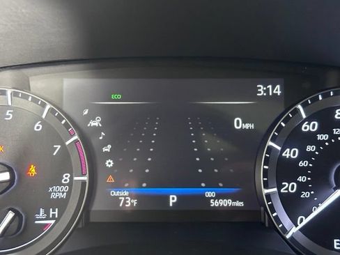 Used 2020 Toyota Highlander XLE AWD/4WD image 29