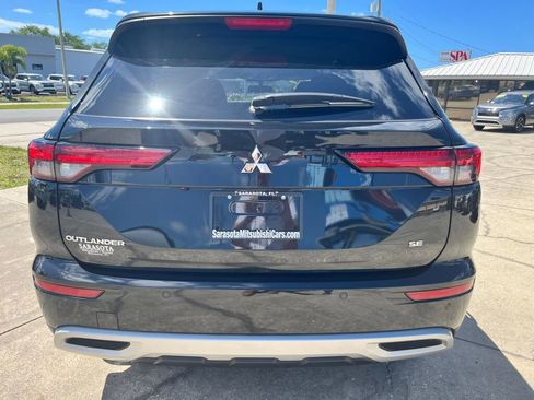Used 2023 Mitsubishi Outlander SE image 4