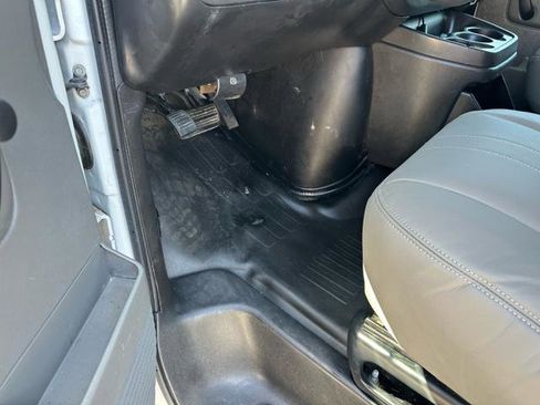 Used 2012 Chevrolet Express 2500 image 18