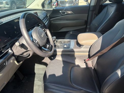 Used 2026 Kia Carnival FWD image 21