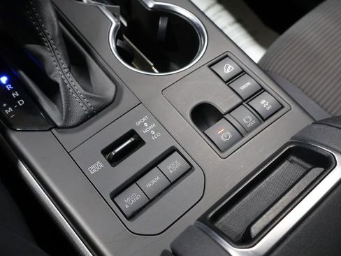 Used 2024 Toyota Highlander LE image 28