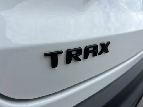 Used 2025 Chevrolet Trax RS w/ Sunroof Package FWD image 31