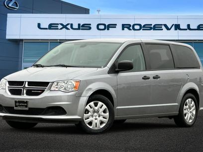 Used 2019 Dodge Grand Caravan SE w/ UConnect Hands-Free Group