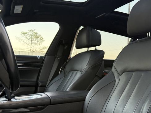 Used 2018 BMW 740i image 15