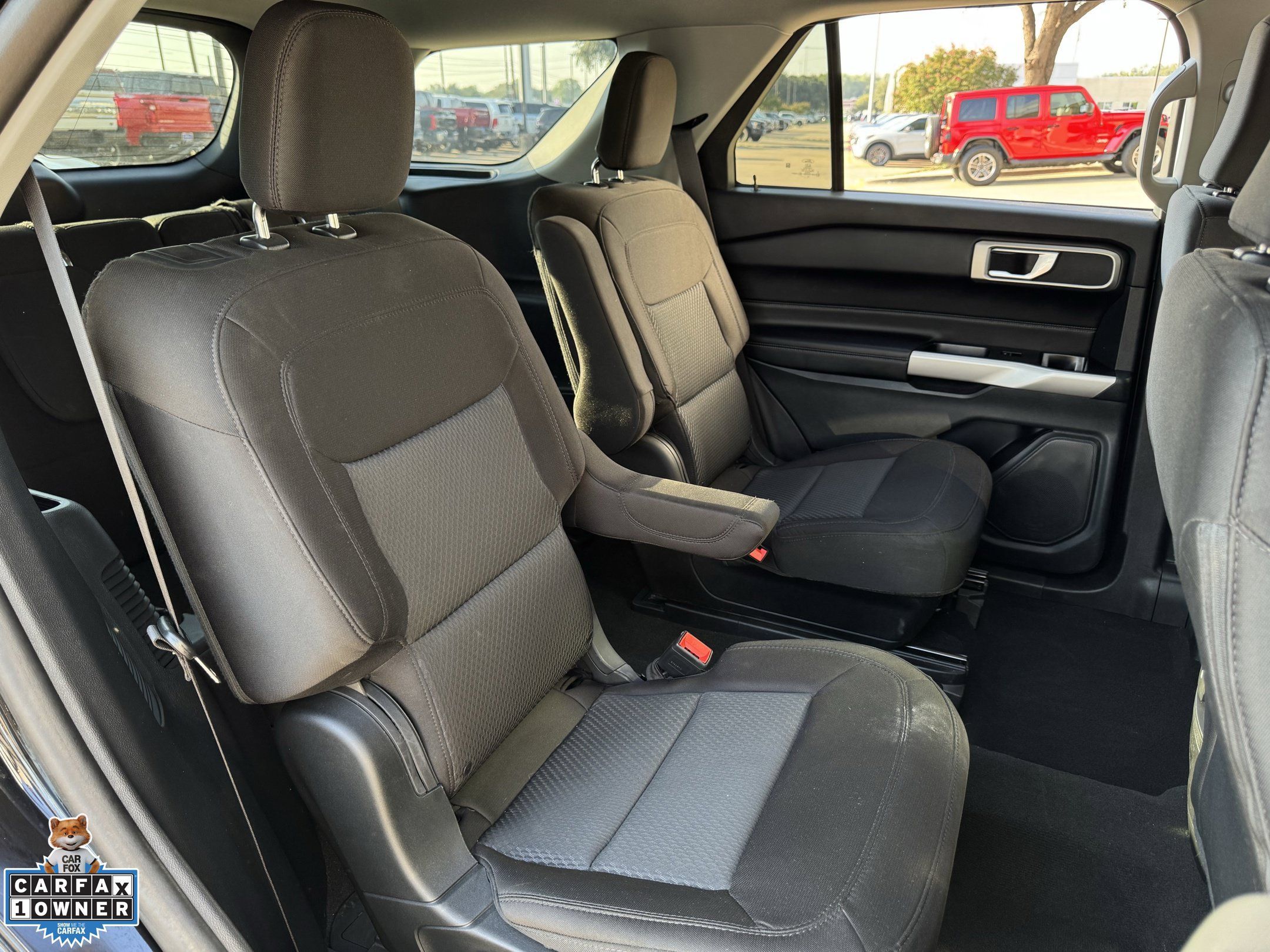 Used 2023 Ford Explorer XLT AWD/4WD image 31