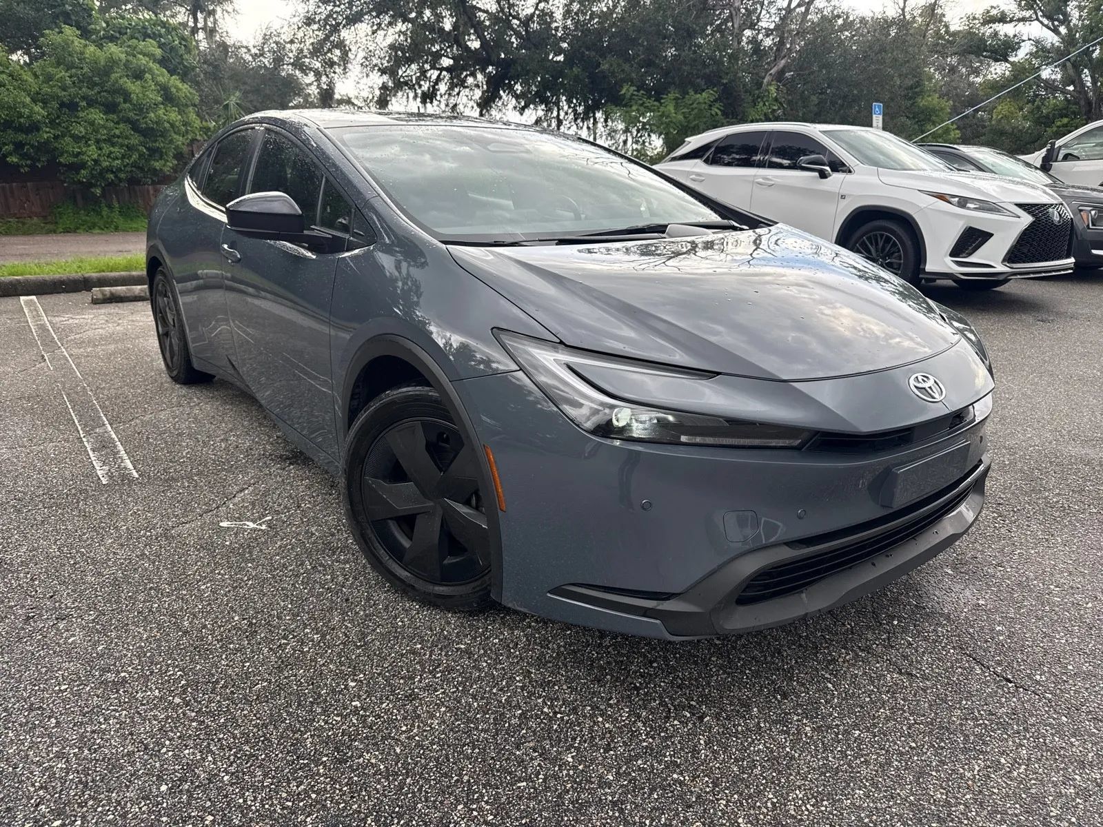 Used 2025 Toyota Prius LE FWD image 5