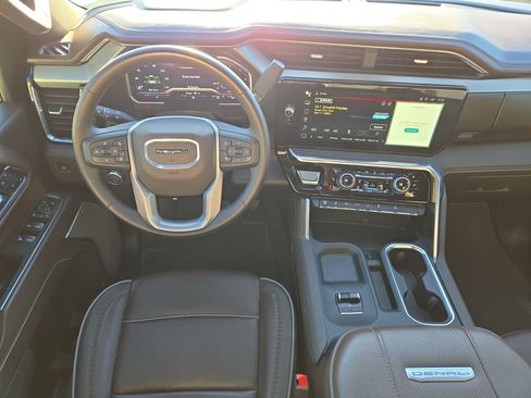 Used 2024 GMC Sierra 2500 Denali w/ Technology Package image 14