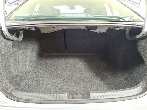 Used 2024 Volkswagen Jetta SE image 27