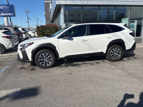 Certified 2025 Subaru Outback Premium w/ Popular Package #1A image 9