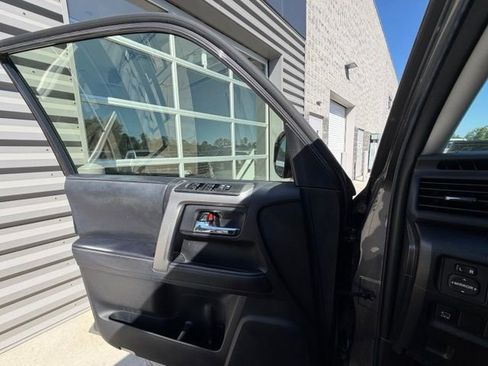 Used 2022 Toyota 4Runner TRD Sport w/ Technology Package AWD/4WD image 30