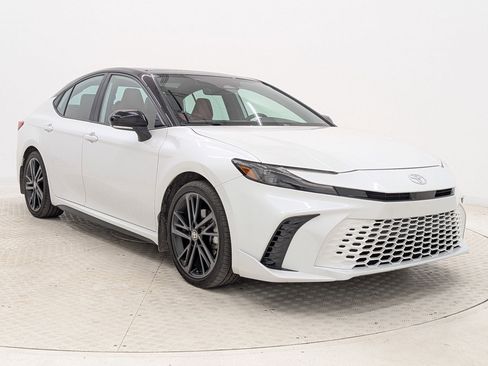 Used 2025 Toyota Camry XSE image 7
