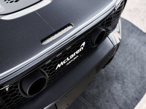 Used 2024 McLaren Artura RWD image 15