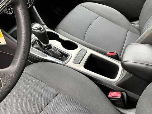 Used 2018 Chevrolet Cruze LS FWD image 17