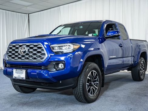 Used 2022 Toyota Tacoma TRD Sport image 3