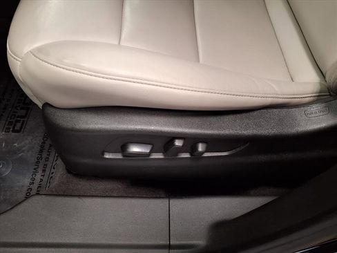 Certified 2023 Cadillac XT4 Luxury w/ Cold Weather Package image 22