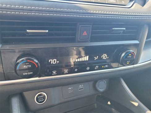 Used 2023 Nissan Rogue SV image 24