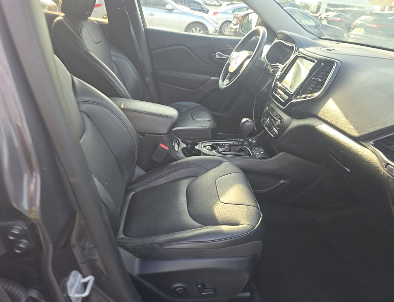 Used 2019 Jeep Cherokee Limited AWD/4WD image 10